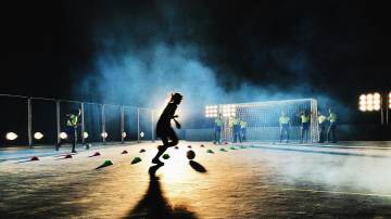 迪马利亚向洛塞尔索颁发纪念牌表彰其2026世界杯参与｜乐动体育官方网站（配图示意）